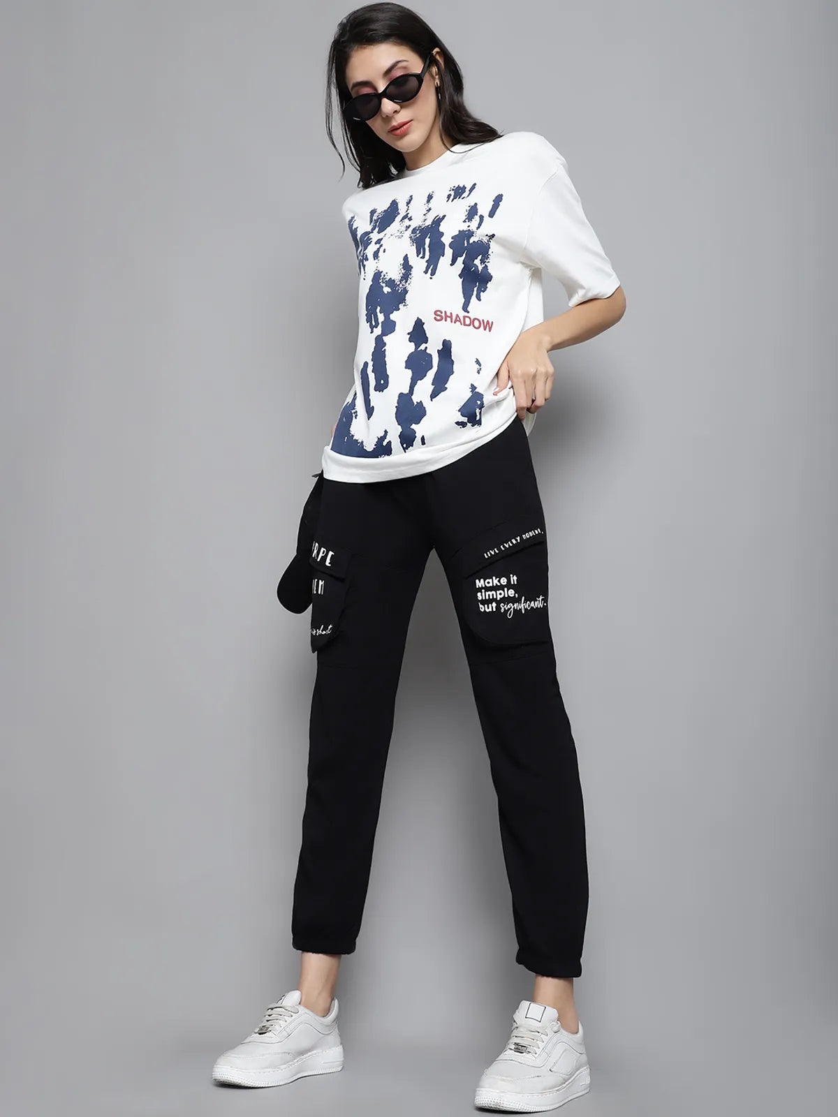 Black Cargo Printed Pants for women - S image